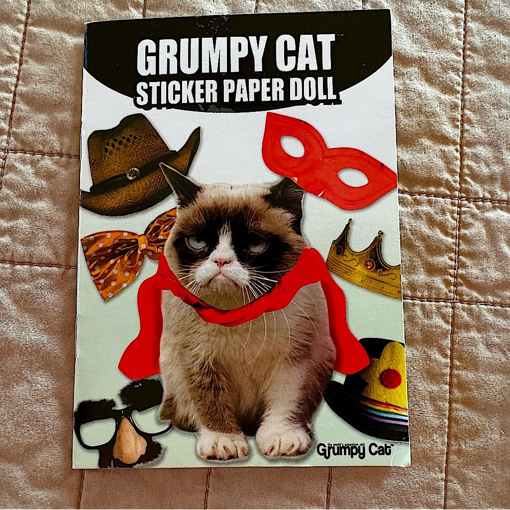 Grumpy Cat - Sticker Paper Doll
Dress in wacky outfits
